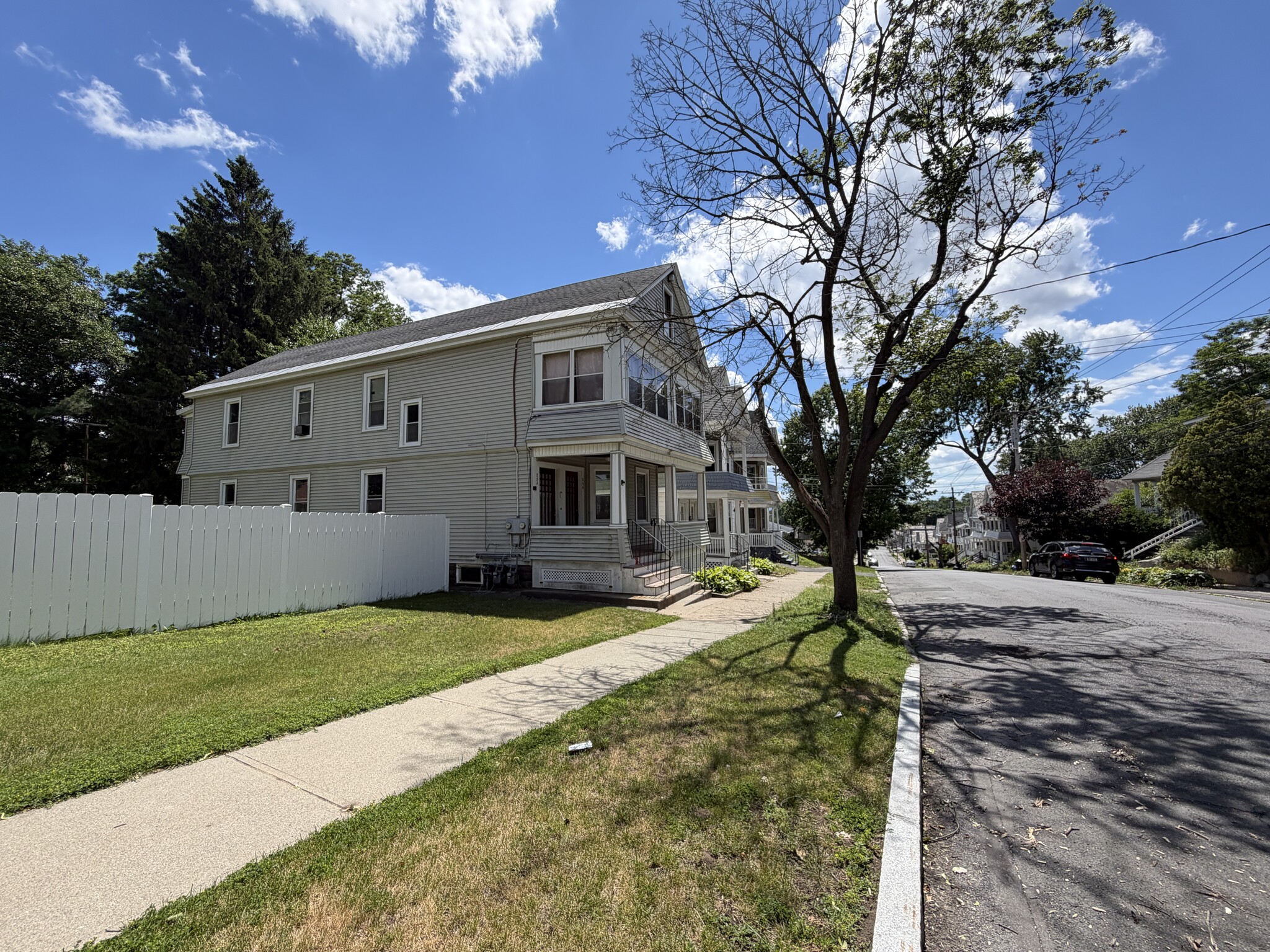 Building Photo - 250 Elm St