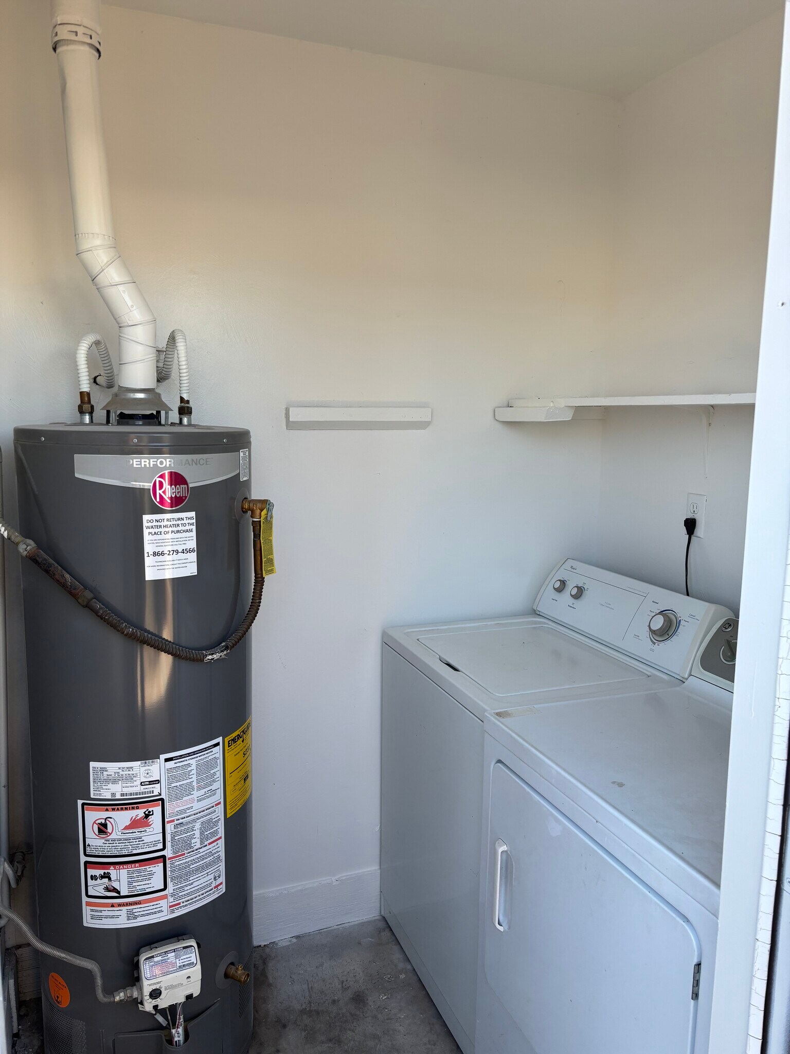 Building Photo - 2818 N Fontana Ave