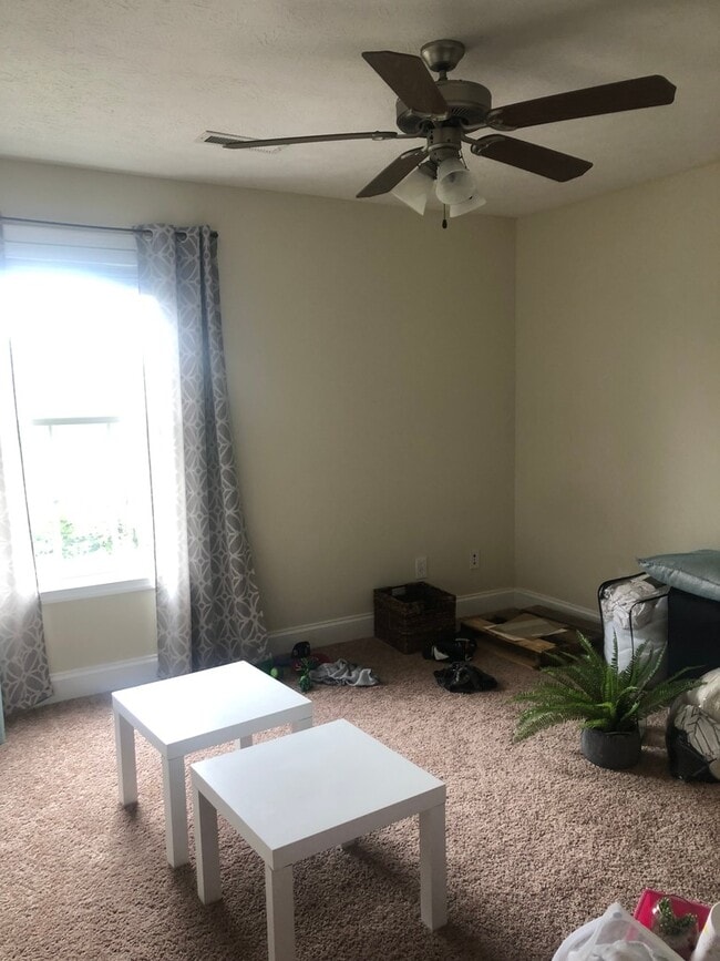 Building Photo - Two bedroom condo, top floor, with view, near Timberlake/ Liberty/ CVCC