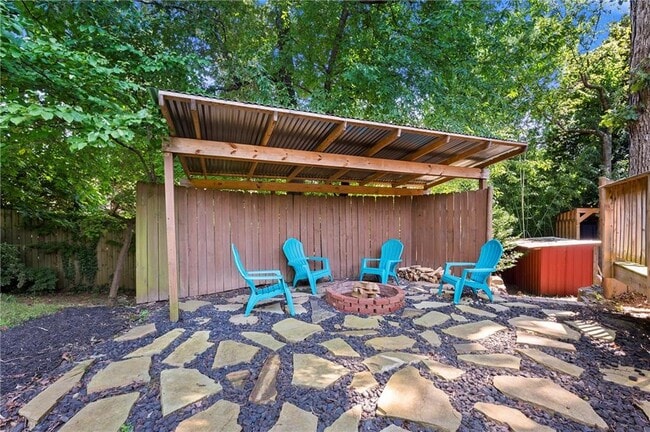 Building Photo - 811 Whelchel Dr