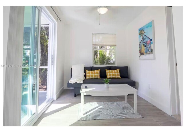 Building Photo - 501 N 24th Ave