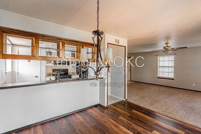 Building Photo - 4400 Hemingway Dr