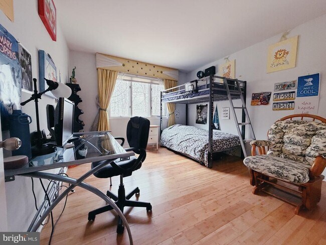 Building Photo - 1317 Mettler Rd