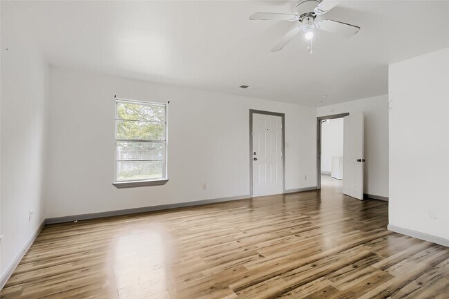 Building Photo - 326 E Holley St