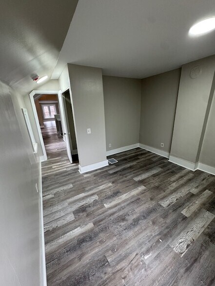 Building Photo - 520 South Ave