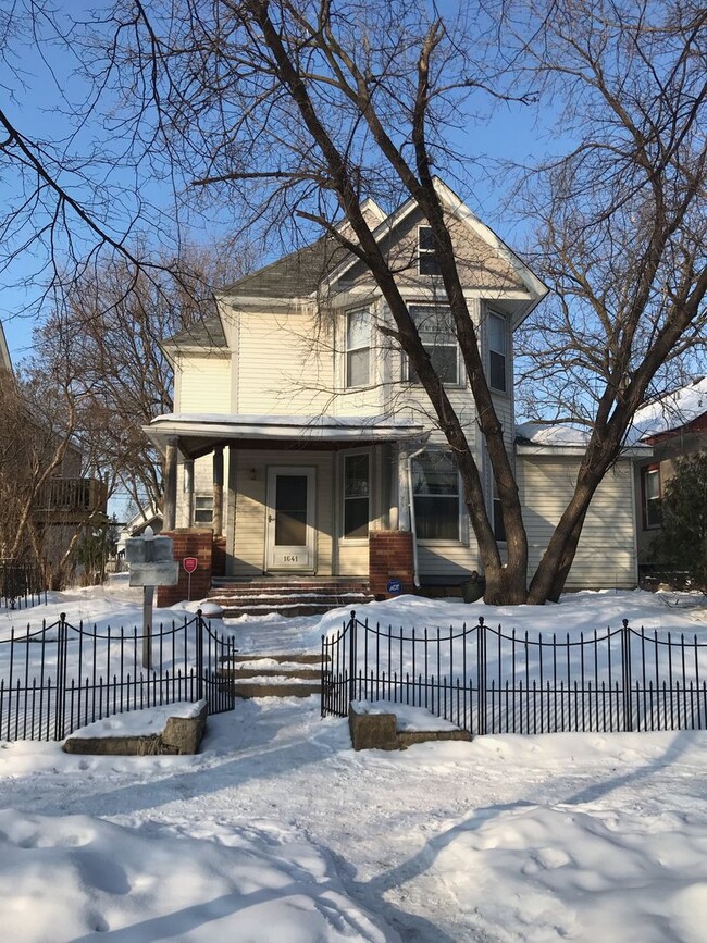 Building Photo - 7 bedroom House near Hamline