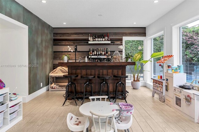 Building Photo - 1444 Mendavia Ave