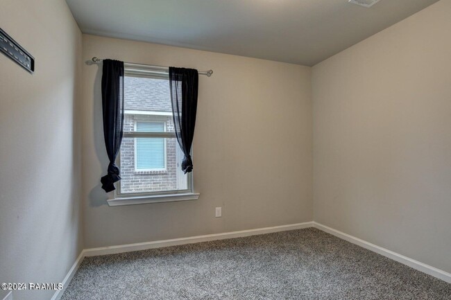 Building Photo - 107 Emerald Star Ln