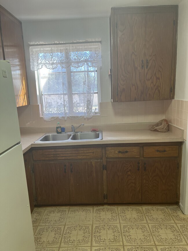 Building Photo - 2718 E 18th St