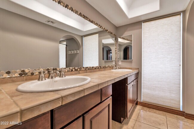 Building Photo - 15620 North 8th St