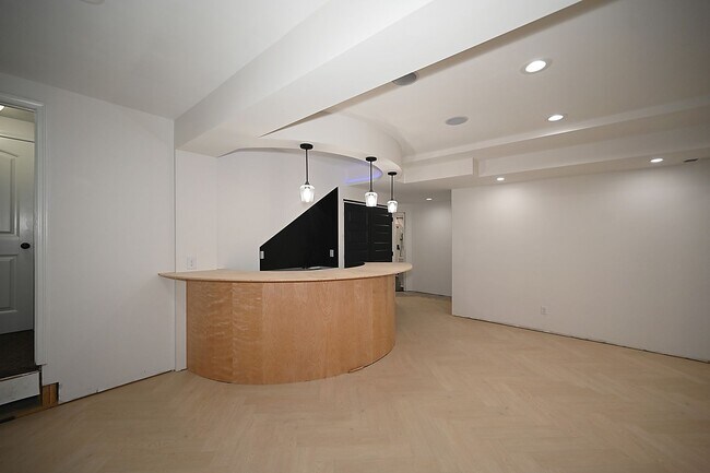 Building Photo - Beautiful 4 Bedroom, 3 Bath, Single Family...