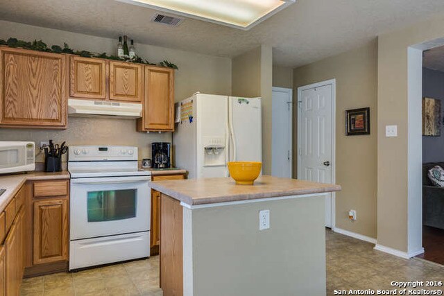 Building Photo - 16134 Branching Oaks