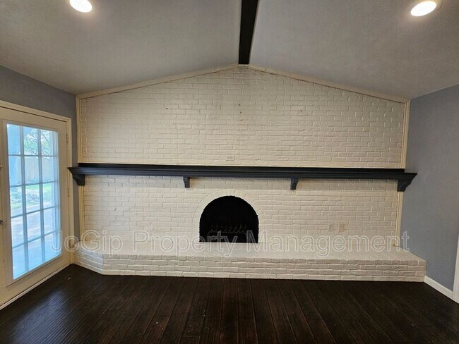 Building Photo - 216 Wesley Dr