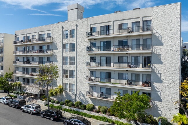 Building Photo - 1115 S Elm Dr