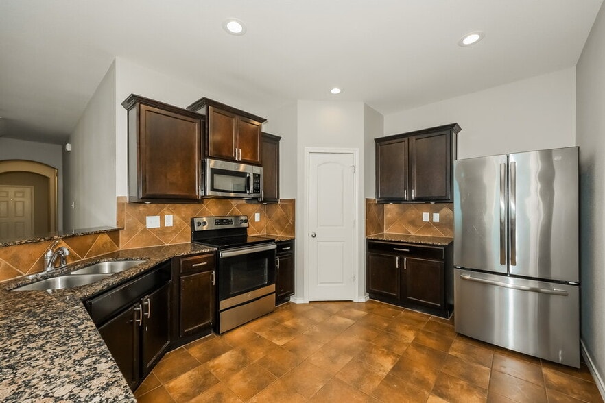Building Photo - 10965 Colonial Heights Ln