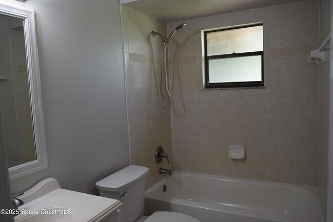 Building Photo - 326 Decordre Rd SE