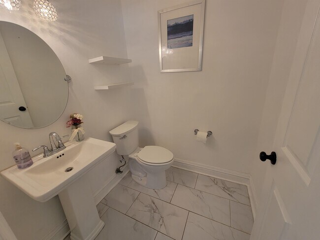 Building Photo - 3773 Overlook Dr
