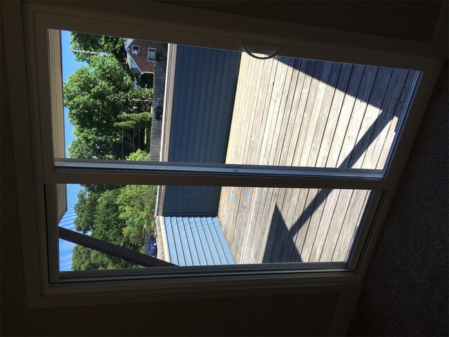 Building Photo - 5301 W Alexis Rd