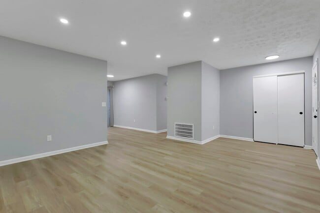 Building Photo - 1634 S James Rd