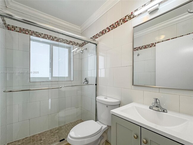 Building Photo - 508 SE 9th Ct