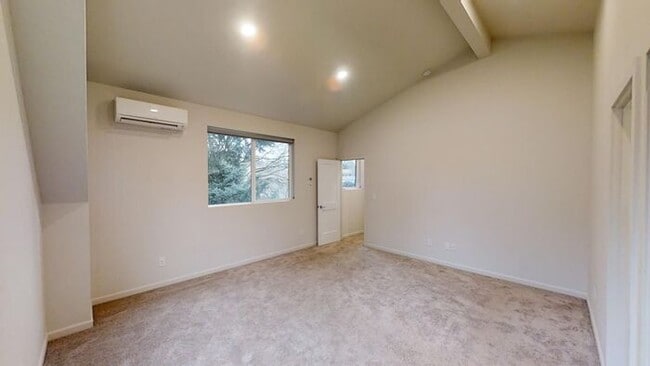Building Photo - Modern Luxury Townhome: Convenient Urban L...