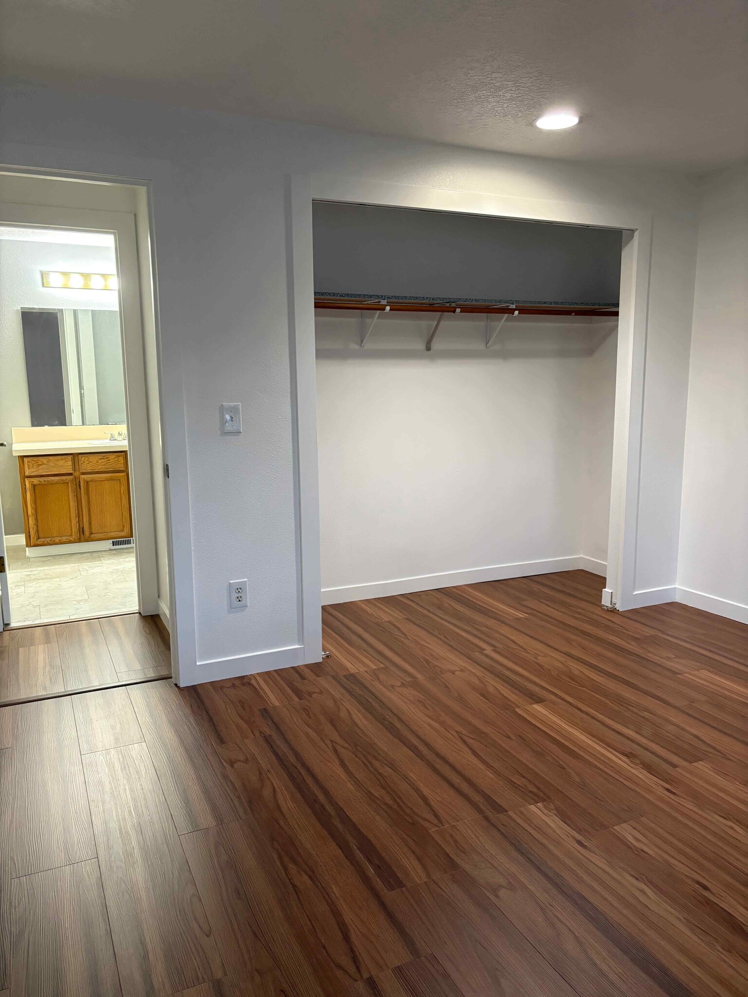 Building Photo - 5092 Skyline Village Loop S