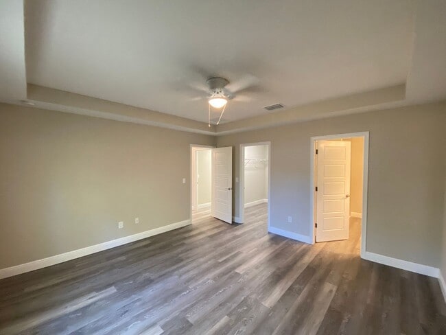 Building Photo - Custom Home - Desirable SE Ocala Neighborhood 3/2/2 **Won't Last**