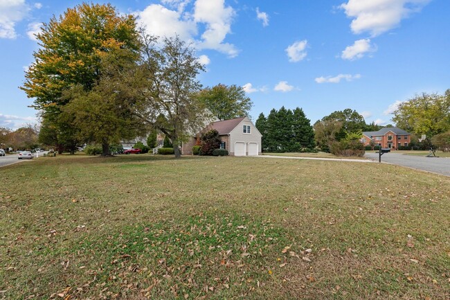 Building Photo - Welcome to this impressive 5-bedroom home ...