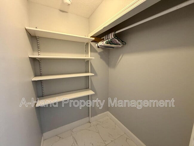 Building Photo - 205 Coconut Palm Way