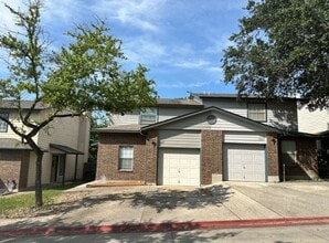 Building Photo - 3 BD/2.5 BA AVAILABLE IN GATED COMMUNITY I...