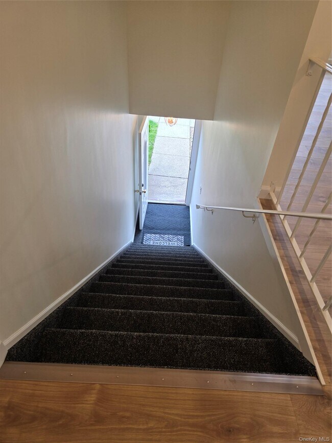 Building Photo - 79 Birchwood Rd