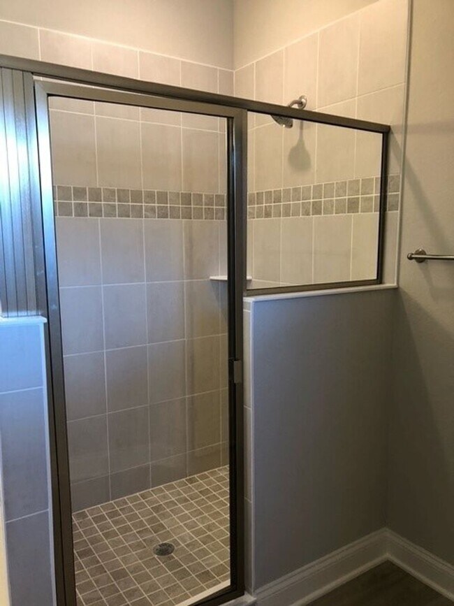 Building Photo - Like new, 2023 construction, four bedroom,...