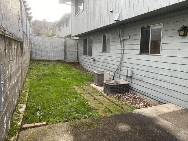 Building Photo - 2953 W Lorraine Ave