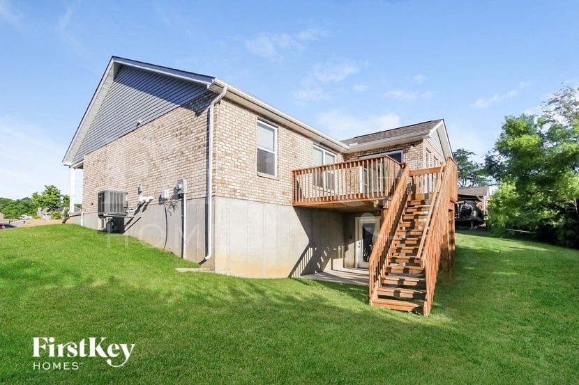Building Photo - 3277 Blue Springs Dr