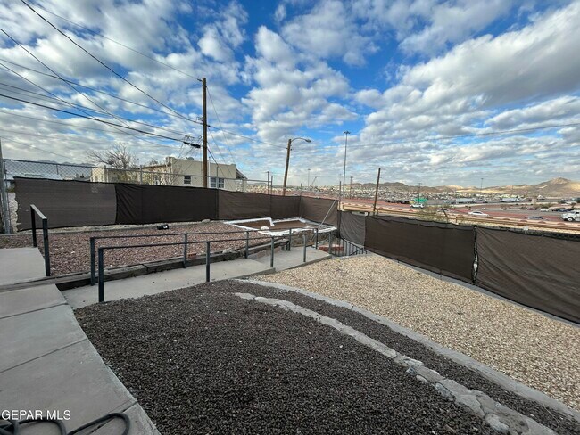 Building Photo - 1546 Upson Dr