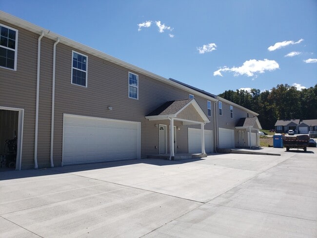 Building Photo - 35 Woodland Oaks Dr