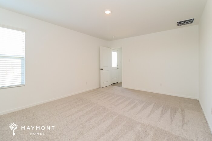 Building Photo - 3048 Yellow Pne Ave