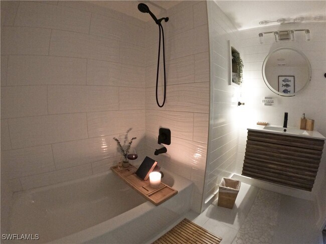 Building Photo - 1160 Wildwood Lakes Blvd