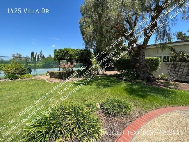 Building Photo - 1425 Villa Dr