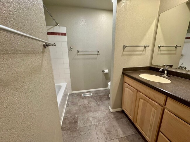 Building Photo - 2045 Eastridge Dr