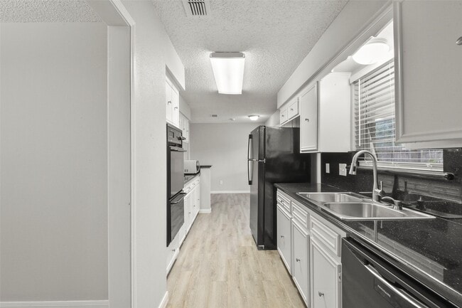 Building Photo - 16310 Cavendish Dr