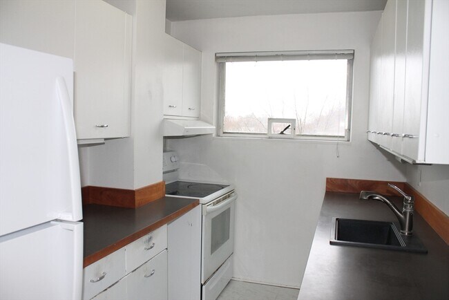 Building Photo - 29 Concord Ave