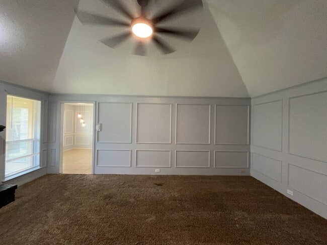 Building Photo - 818 Summit Dr