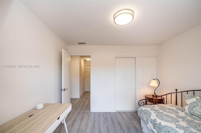 Building Photo - 4702 SW 67th Ave