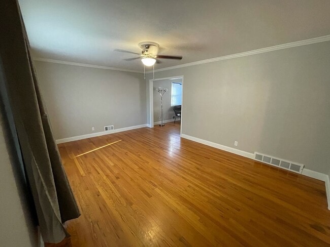 Building Photo - 8302 Travis Ln