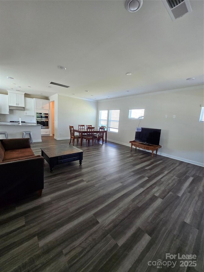Building Photo - 433 Cranford Dr