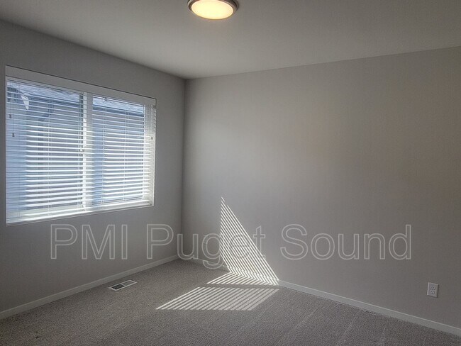 Building Photo - 33473 Poplar Ave SE