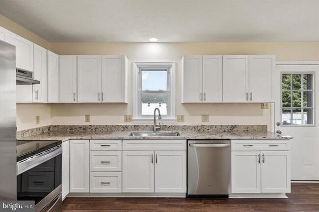 Building Photo - 136 Nightingale Ave