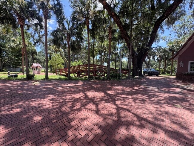 Building Photo - 976 SW Hamlet Cir