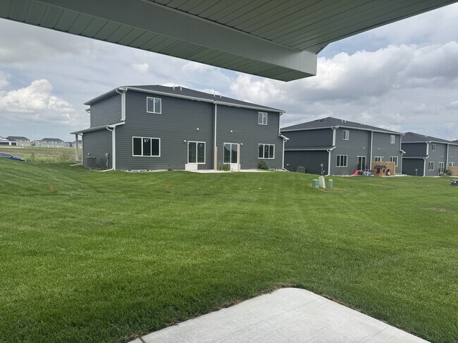 Building Photo - 204 W Ida Ln